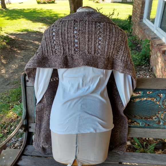 Hand made crochet pocket shawl - Picture 6 of 6